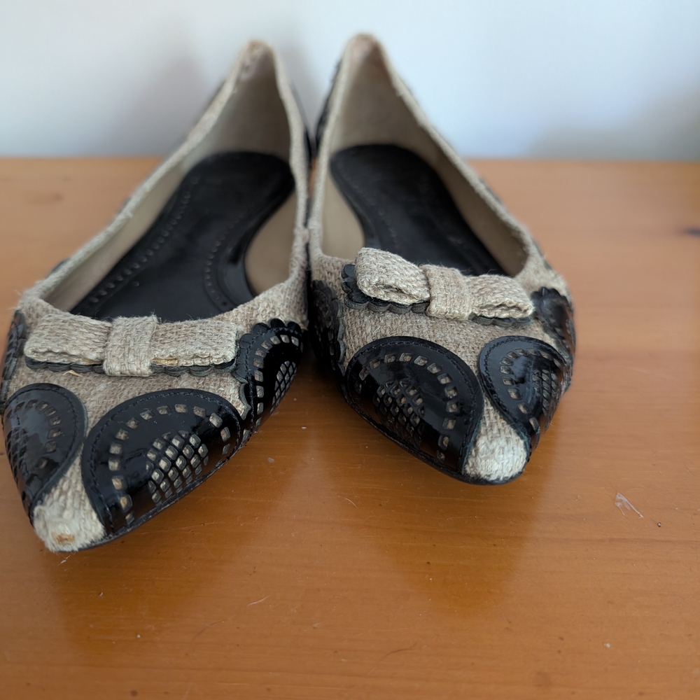 Elegant Black and Tan Women's Flats - Picture 4 of 8